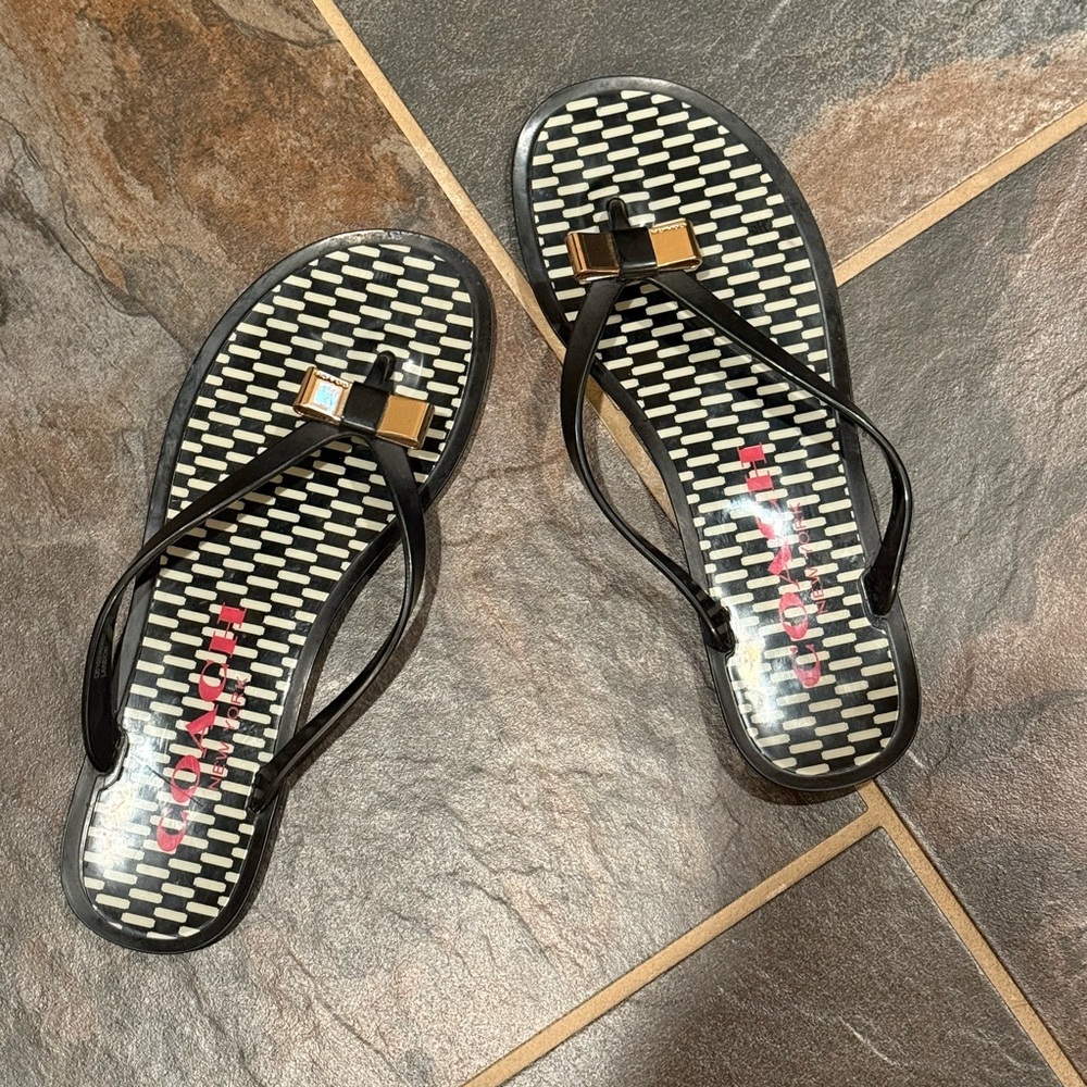 Coach women’s rubber flip flops-Size 7